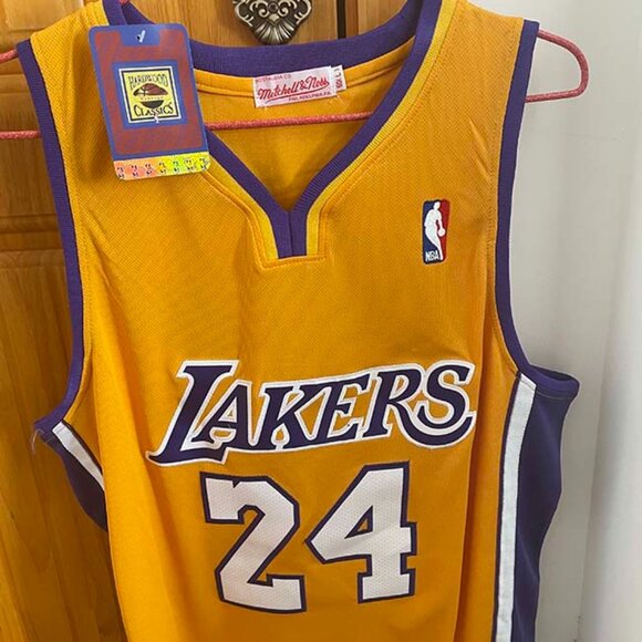 La Lakers Kobe Bryant Championship Jersey Yellow #24 - Picture 3 of 5